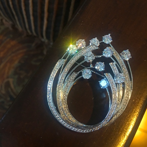 Brooch - Picture 2 of 2